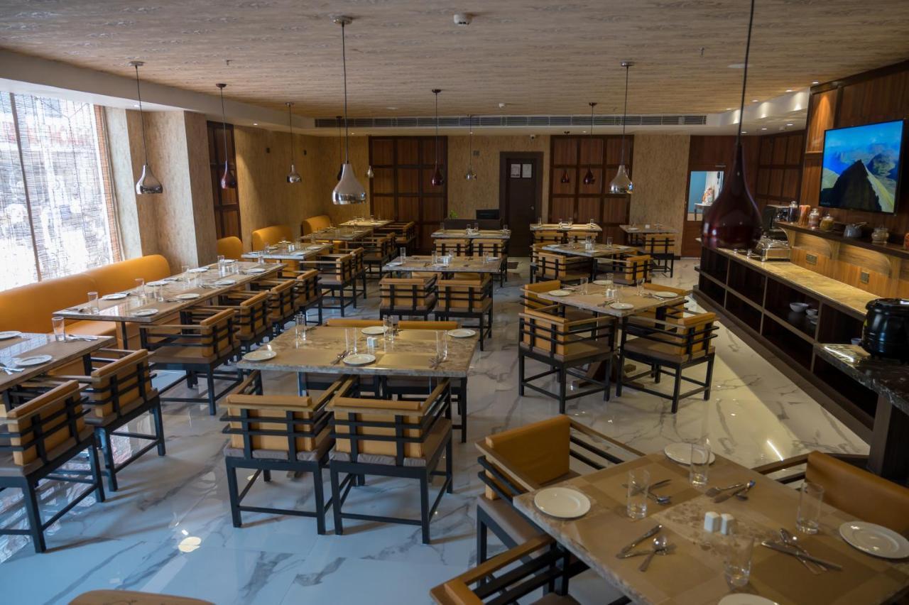 Отель Golden Retreat Baharampur Экстерьер фото