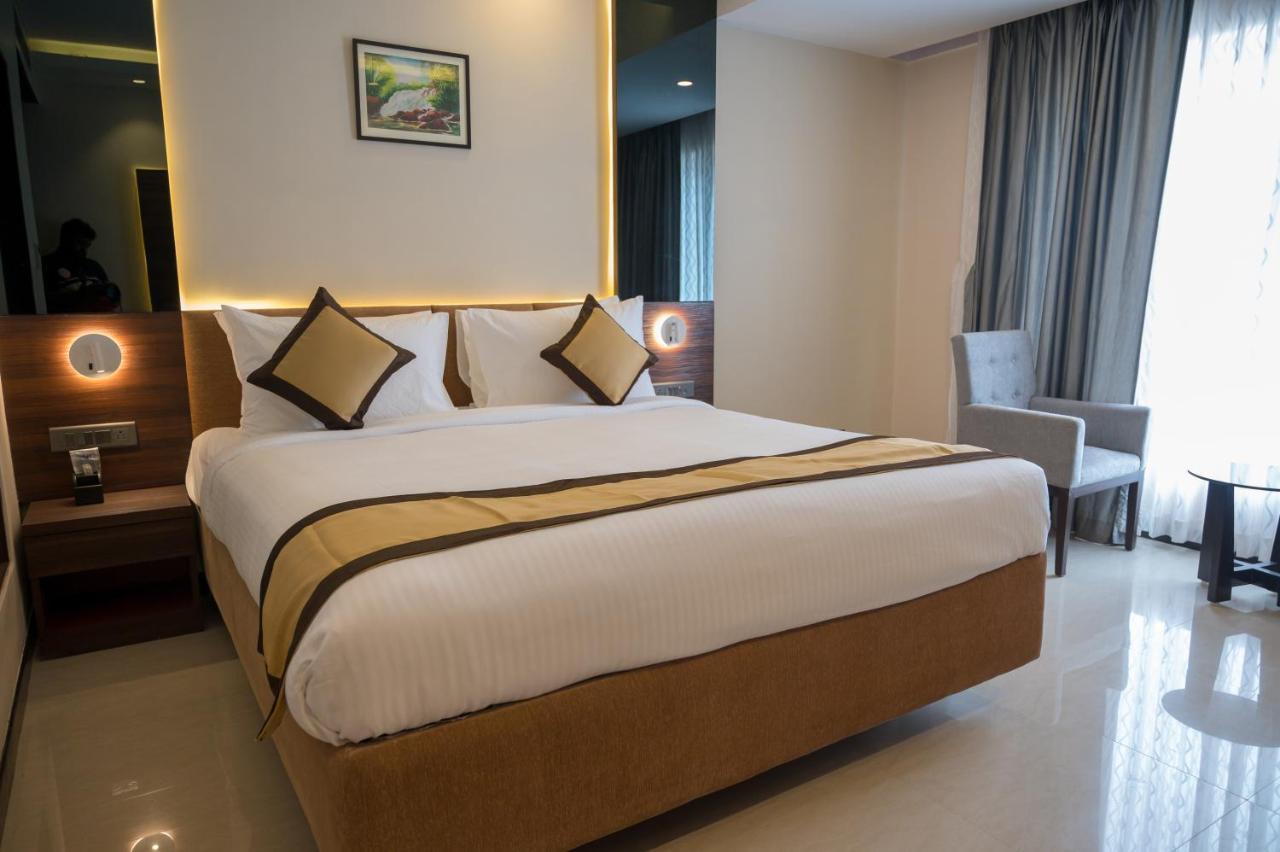 Отель Golden Retreat Baharampur Экстерьер фото