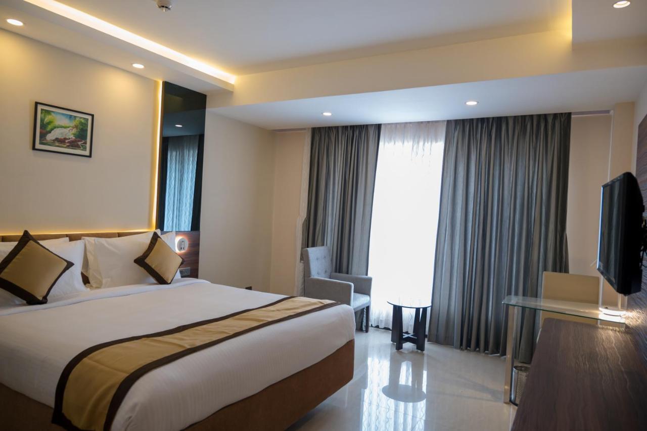 Отель Golden Retreat Baharampur Экстерьер фото