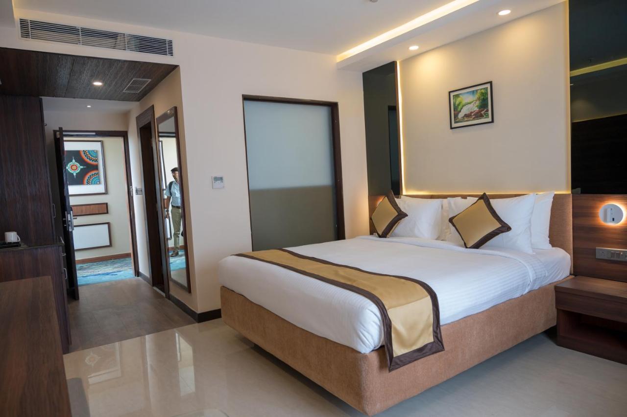 Отель Golden Retreat Baharampur Экстерьер фото