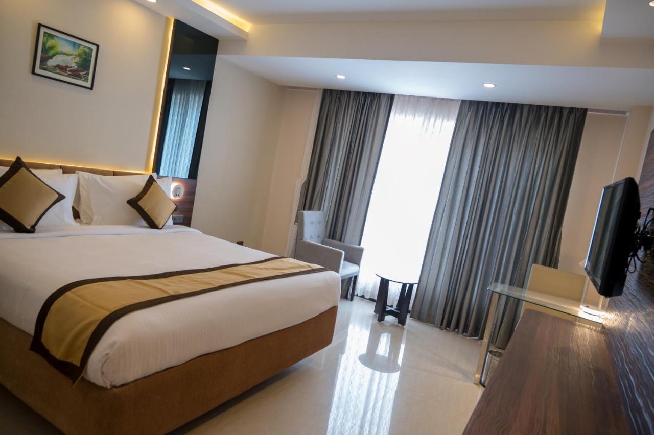 Отель Golden Retreat Baharampur Экстерьер фото