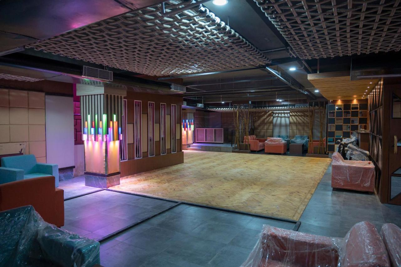 Отель Golden Retreat Baharampur Экстерьер фото