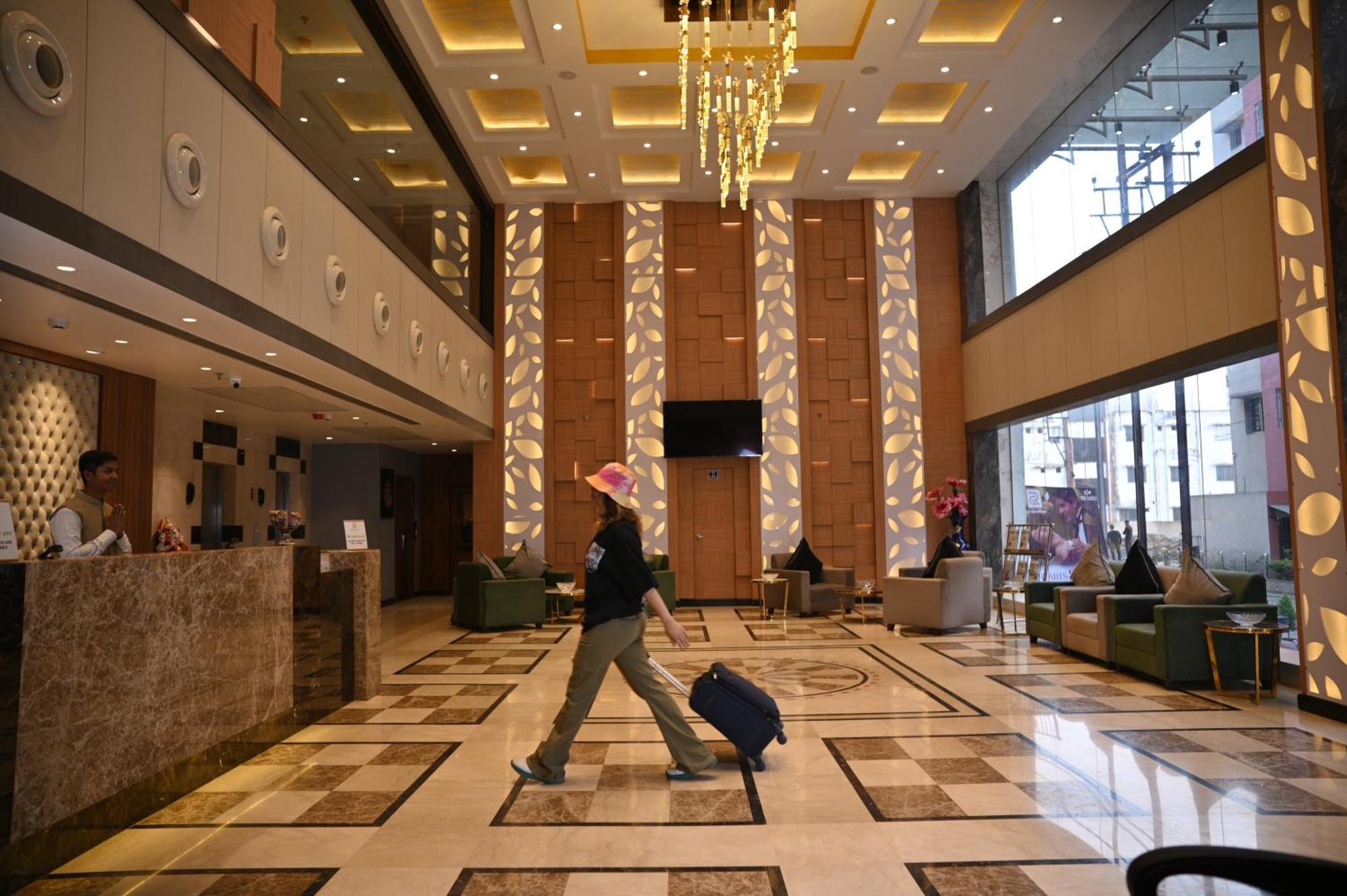 Отель Golden Retreat Baharampur Экстерьер фото