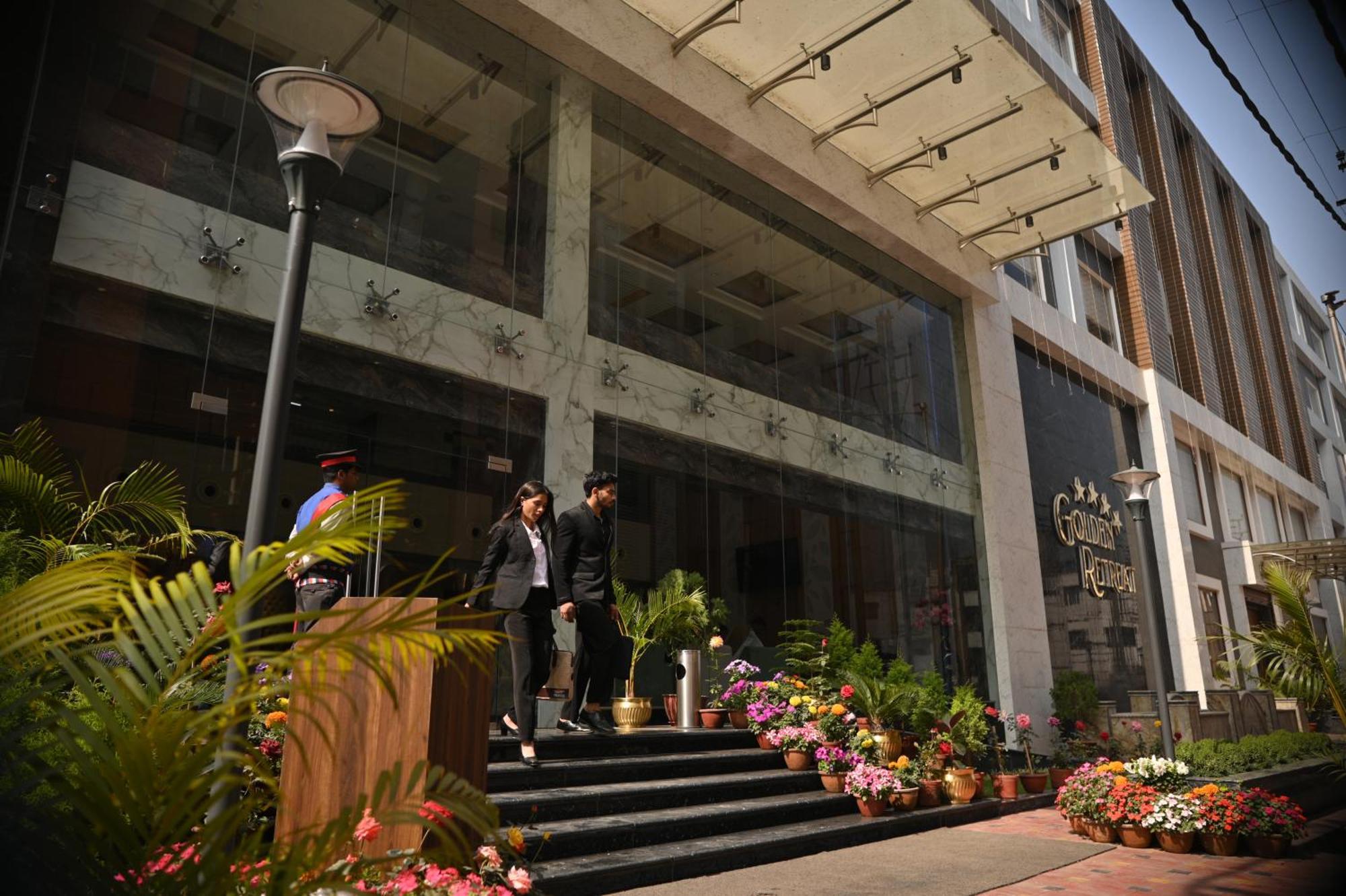 Отель Golden Retreat Baharampur Экстерьер фото