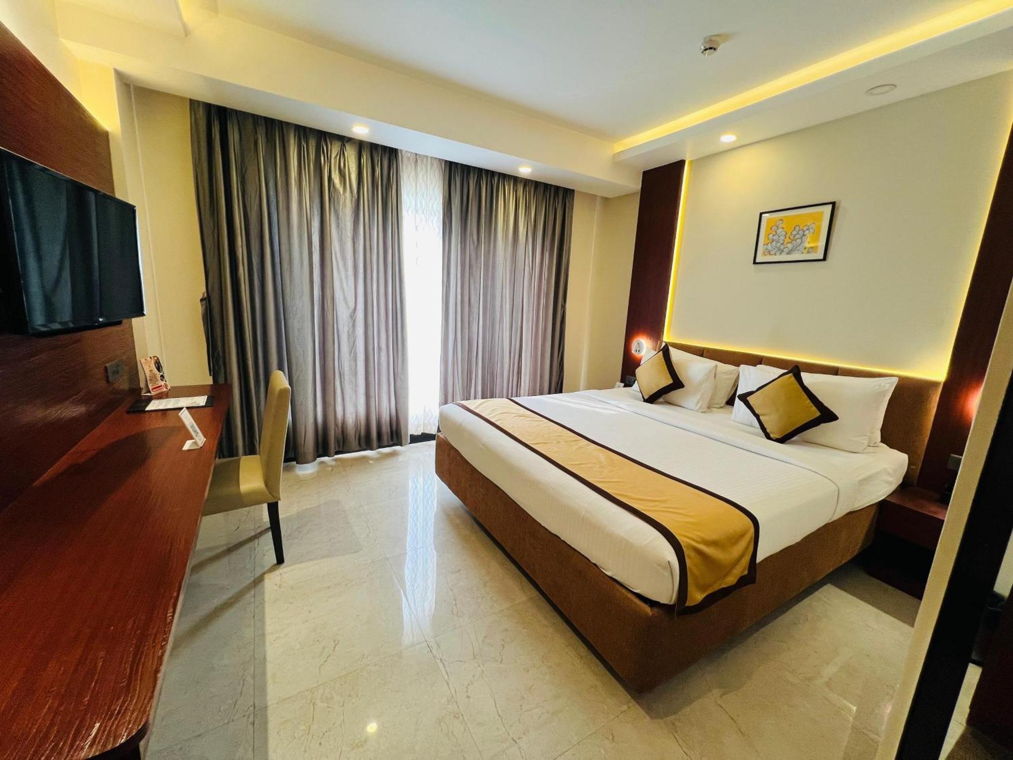 Отель Golden Retreat Baharampur Экстерьер фото