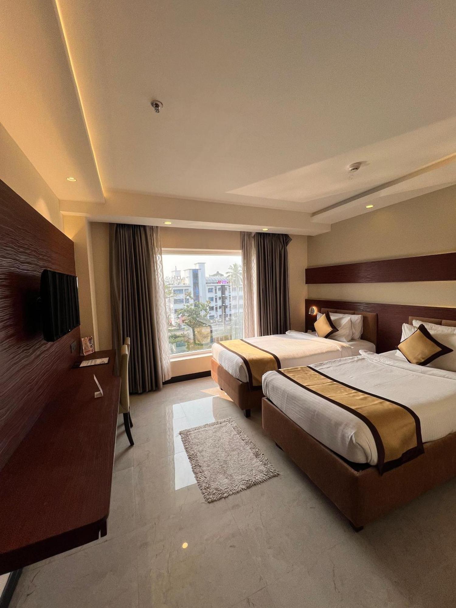 Отель Golden Retreat Baharampur Экстерьер фото
