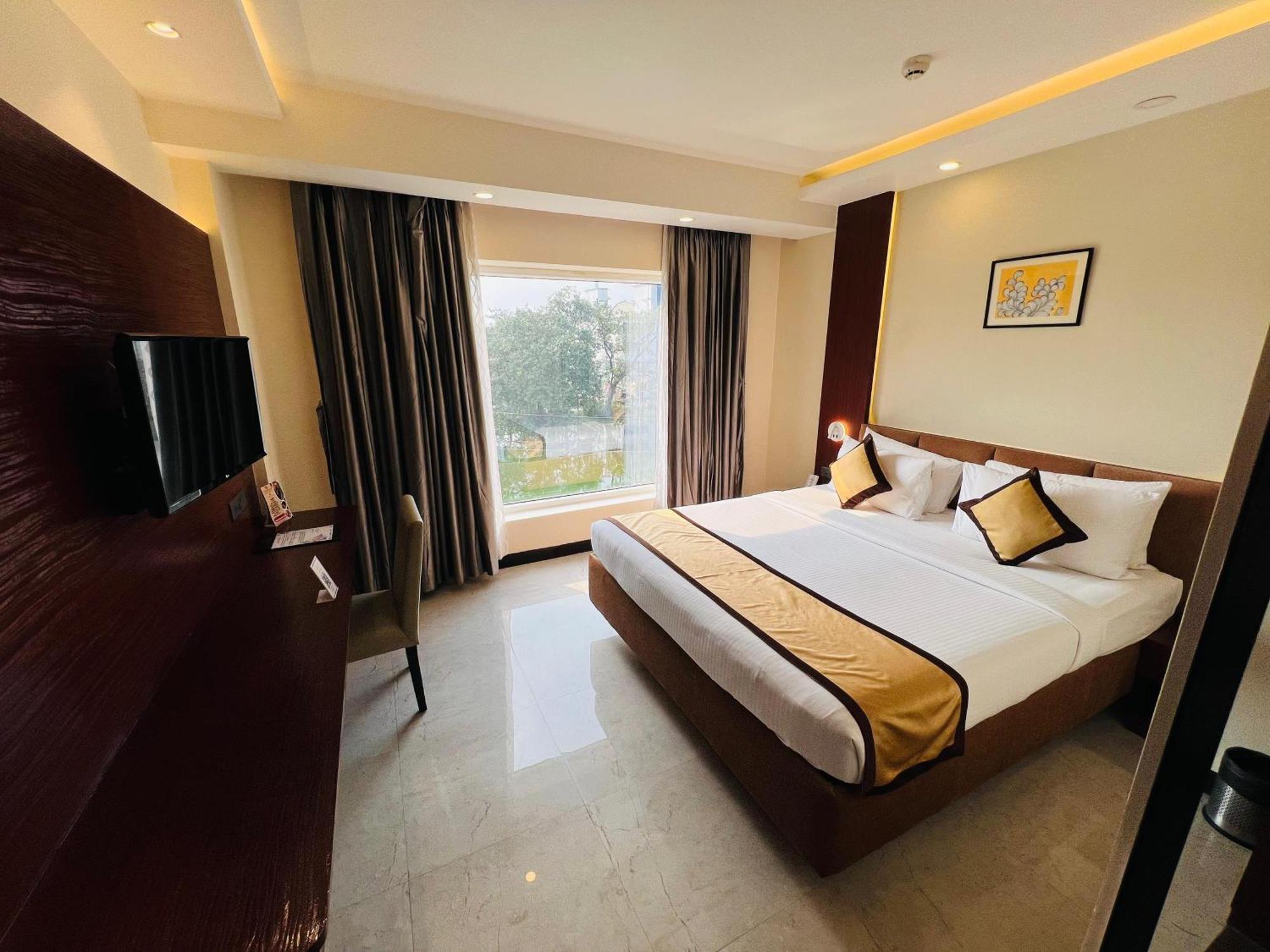 Отель Golden Retreat Baharampur Экстерьер фото