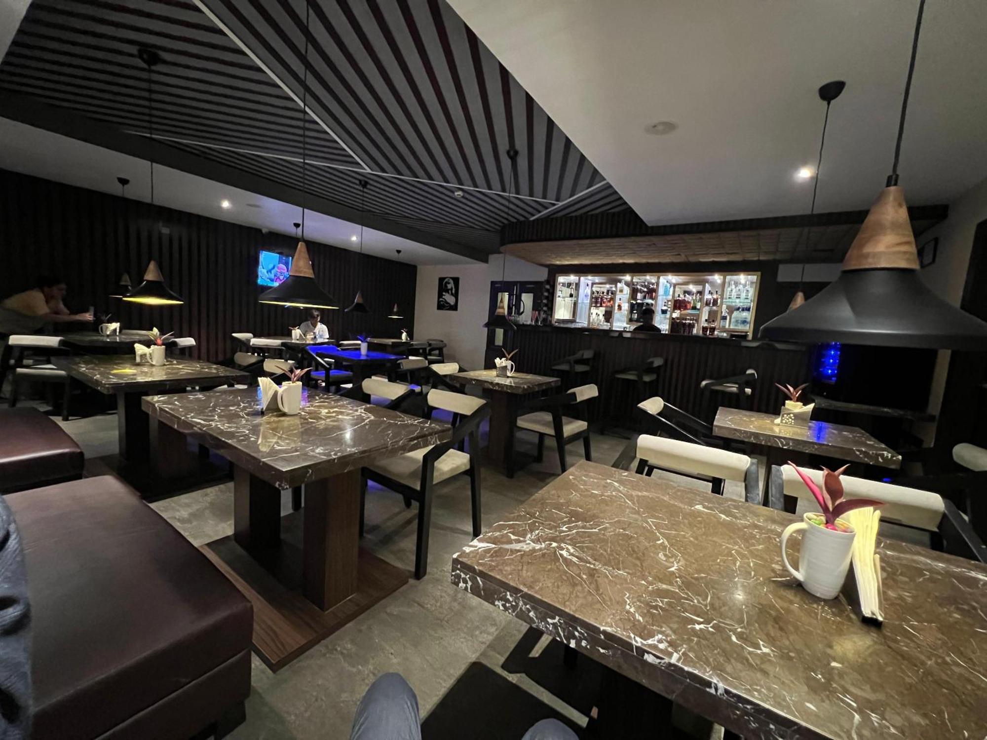 Отель Golden Retreat Baharampur Экстерьер фото
