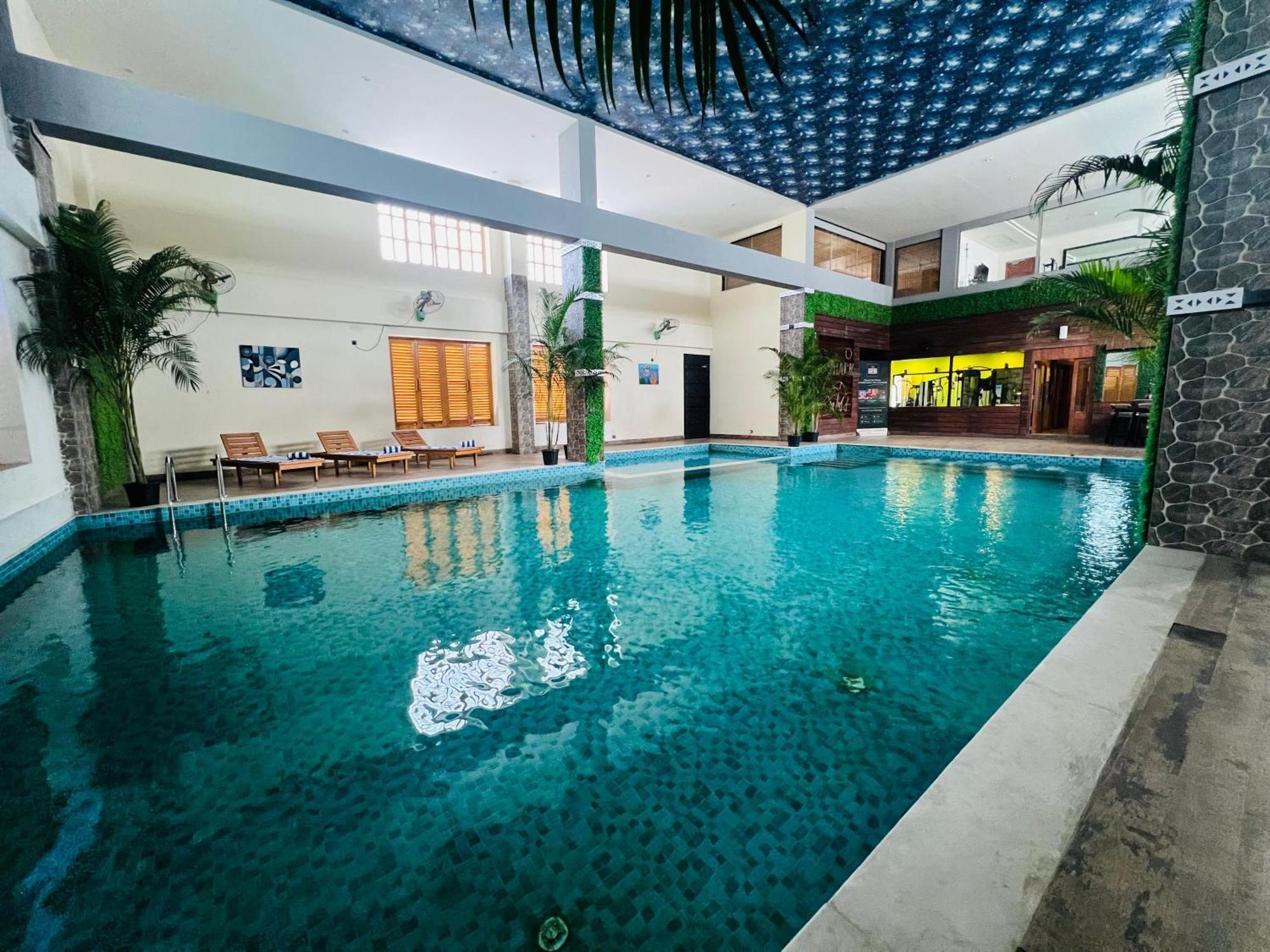 Отель Golden Retreat Baharampur Экстерьер фото